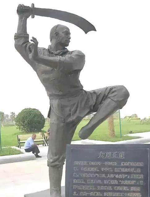 清朝末年，大刀王五刺杀慈禧太后失败，被大内侍卫打了一掌，身受内伤，急需人参治病，
