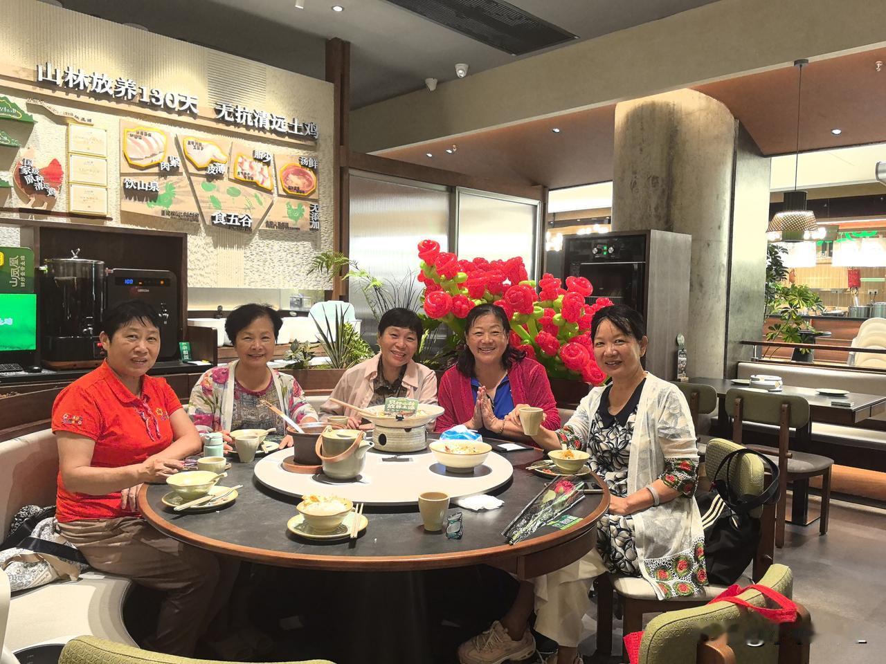 520在湘菜馆吃鸡晒晒自己的美食昨天520，几位歌友从早上11：00唱歌到2
