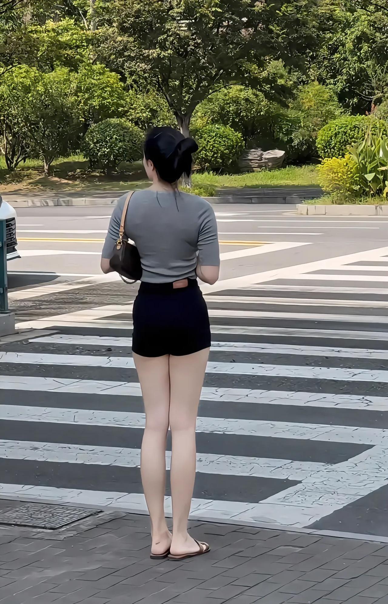 逛街偶遇美女，这腿算什么水平？