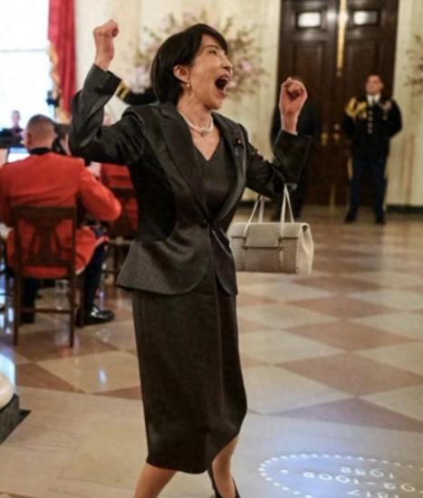 砸了730亿美元，换来的却是当面羞辱。日本网民这几天彻底炸锅了，“高市早苗是国难