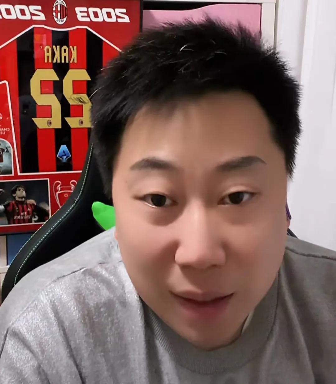 媒体人李宝库表示，按实力来对比，上海申花本赛季是要比上海海港强的。李宝库在直播