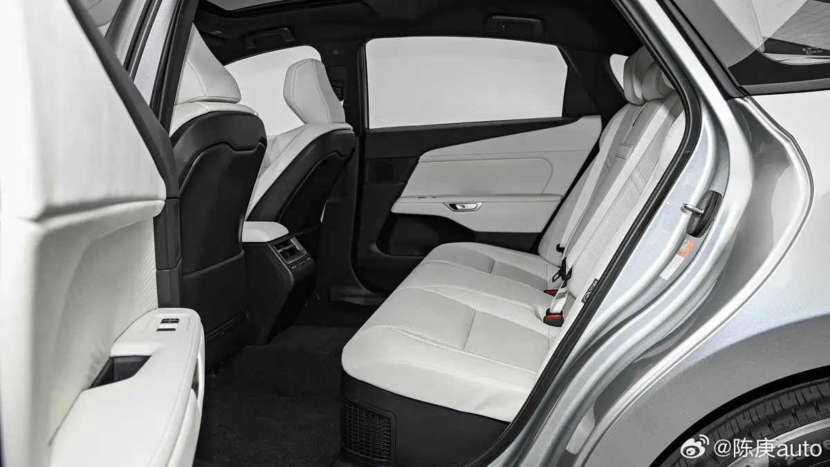 雷卡萨斯ES300h，2.0自吸（112kW）+电机（83kW），后续会有纯电