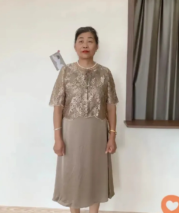 我也是服了我婆婆，这穿搭也是没谁了昨儿我婆婆六十二岁的老胳膊老腿，自己跑商场去