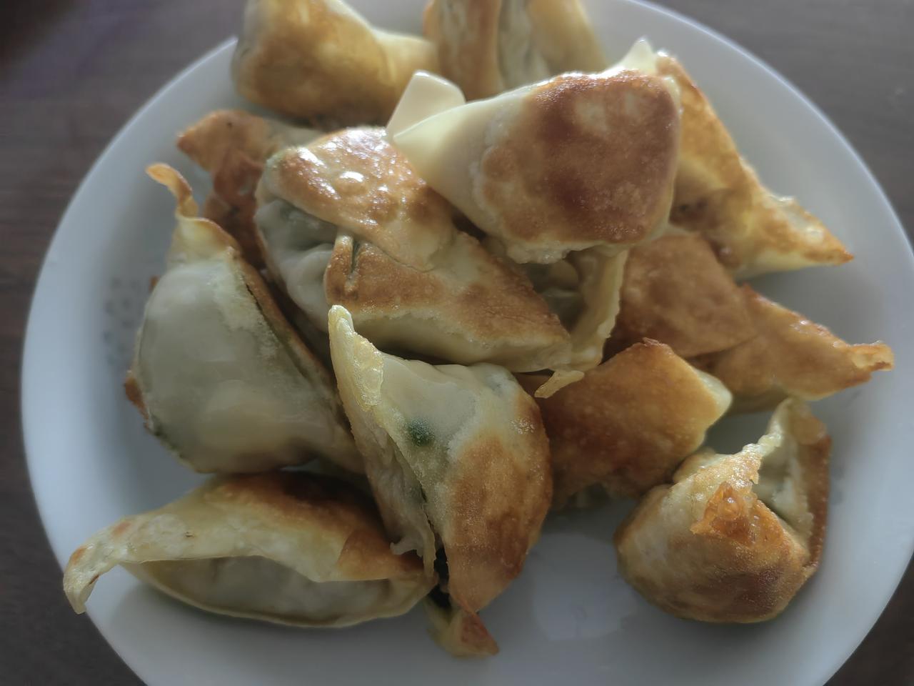 礼嘉的早饭，继续油煎馄饨，马兰笋丁肉沫馅。