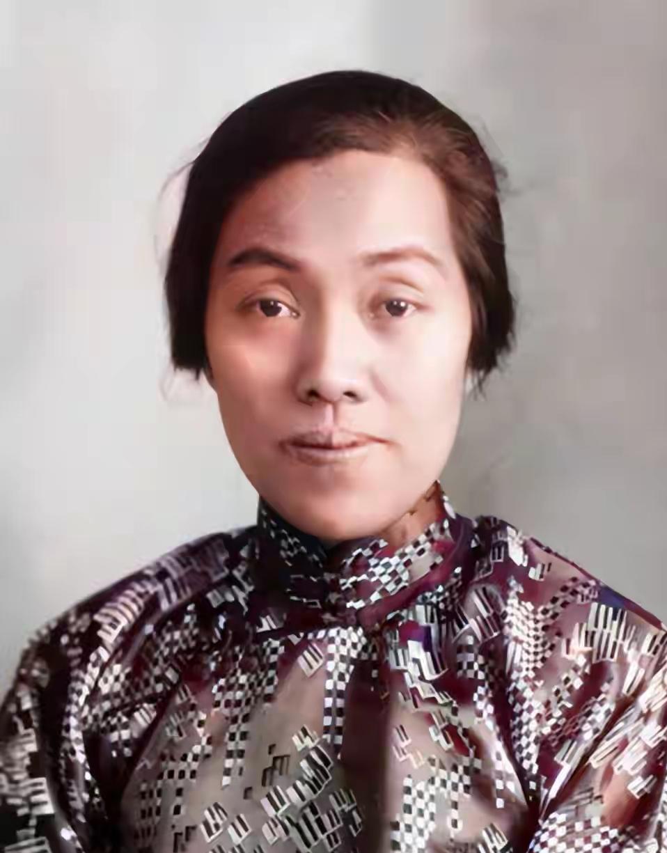 1983年，林巧稚病逝后的遗容，几个小时前，她在协和医院安详离世在旧中国女