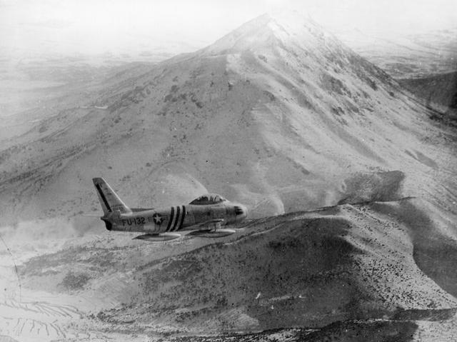 1951年11月23日，飞喷气式战斗机只有15小时经验的