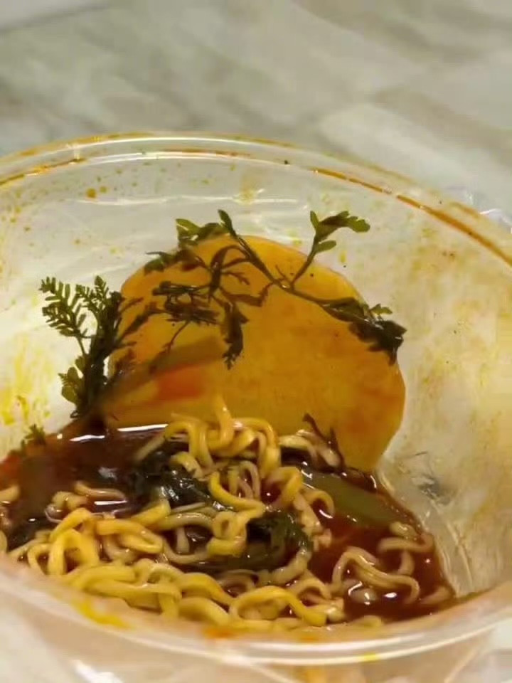 吃麻辣烫吃出意境了