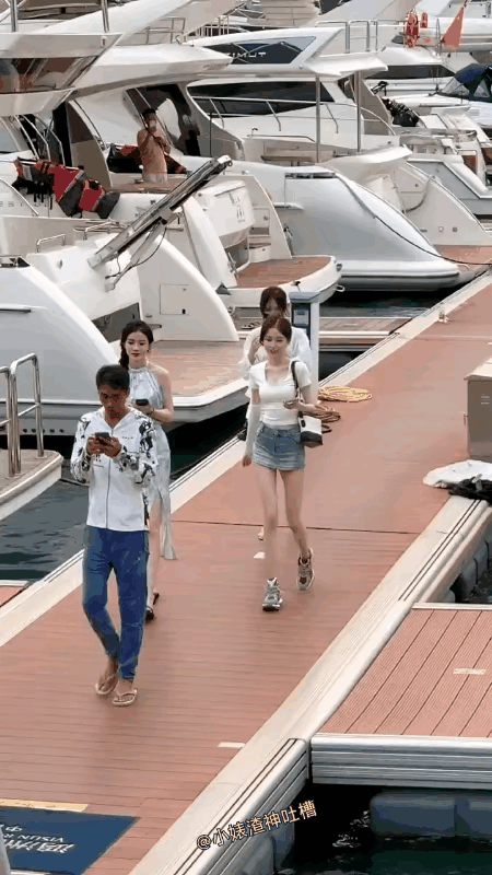 原来三亚有这么多游艇[抠鼻][抠鼻]