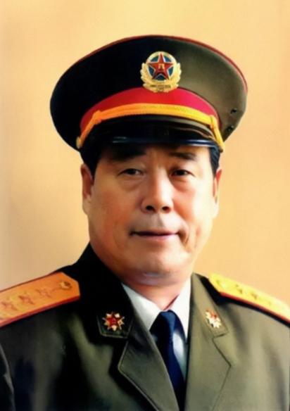 1986年，成都军区司令员傅全有来墨脱边防的军营视察，却看到军营三百多人全都身着