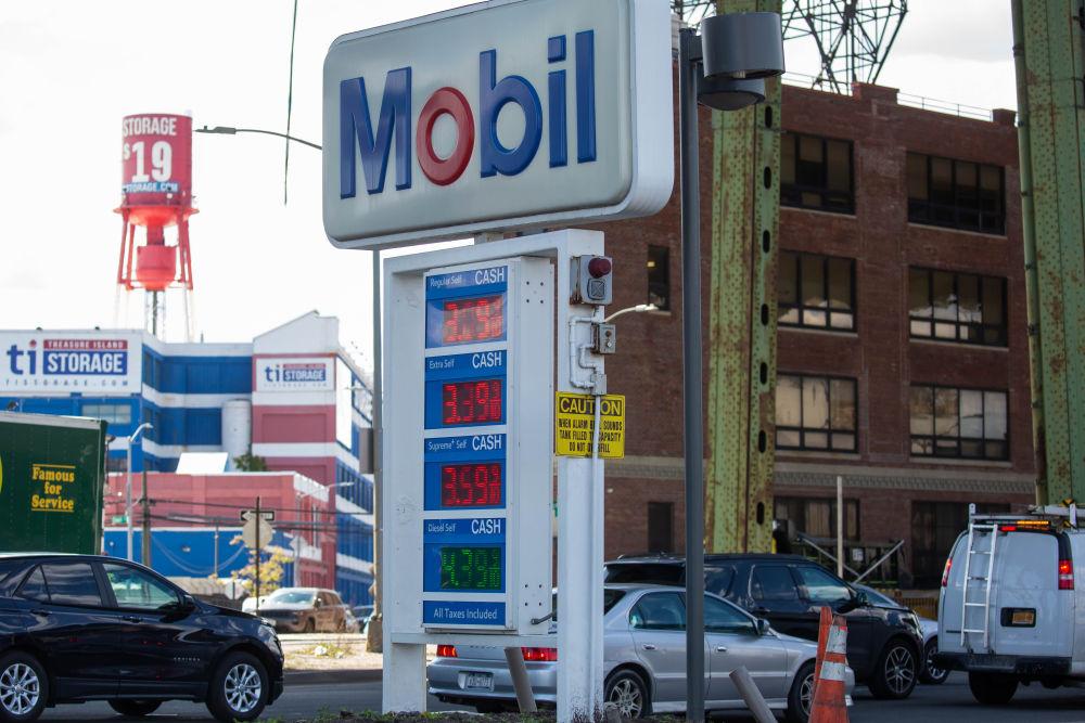 特朗普团队居然背地里偷偷测算，要是油价真的涨到200美元一桶，美国经济会不会彻底