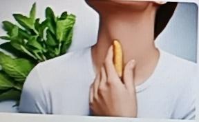 甲状有问题的宝子可得注意饮食了。像十字花科蔬菜，比如西兰花、卷心菜等就得少吃。这