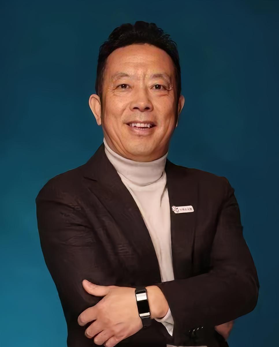 记者问贾国龙:“西贝的这件事现在对生意有没有影响？”贾国龙一脸愁容:“每天生意掉