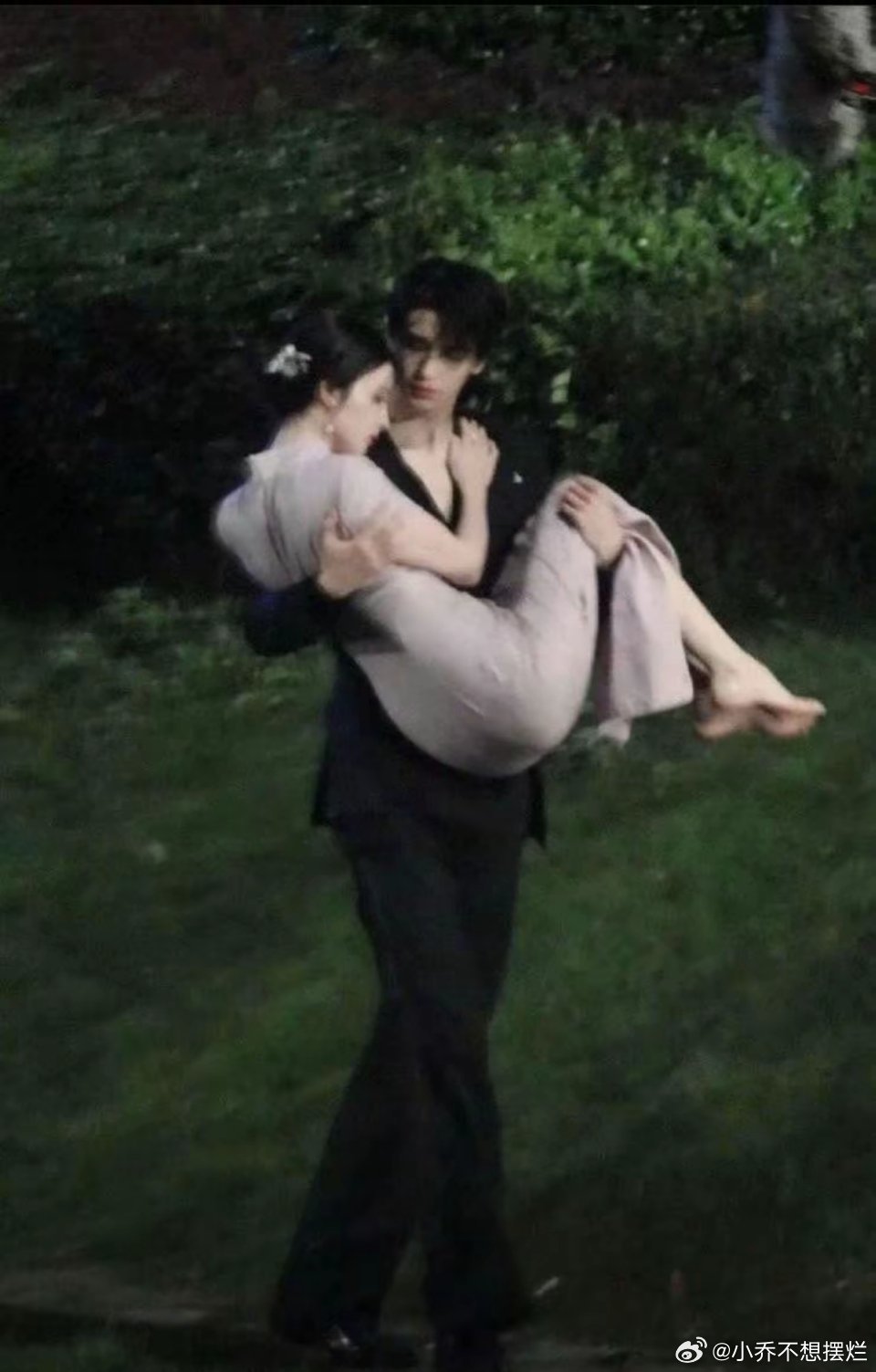 天呐天呐。在别的评论区看到这剧播了我一定要看看​​​