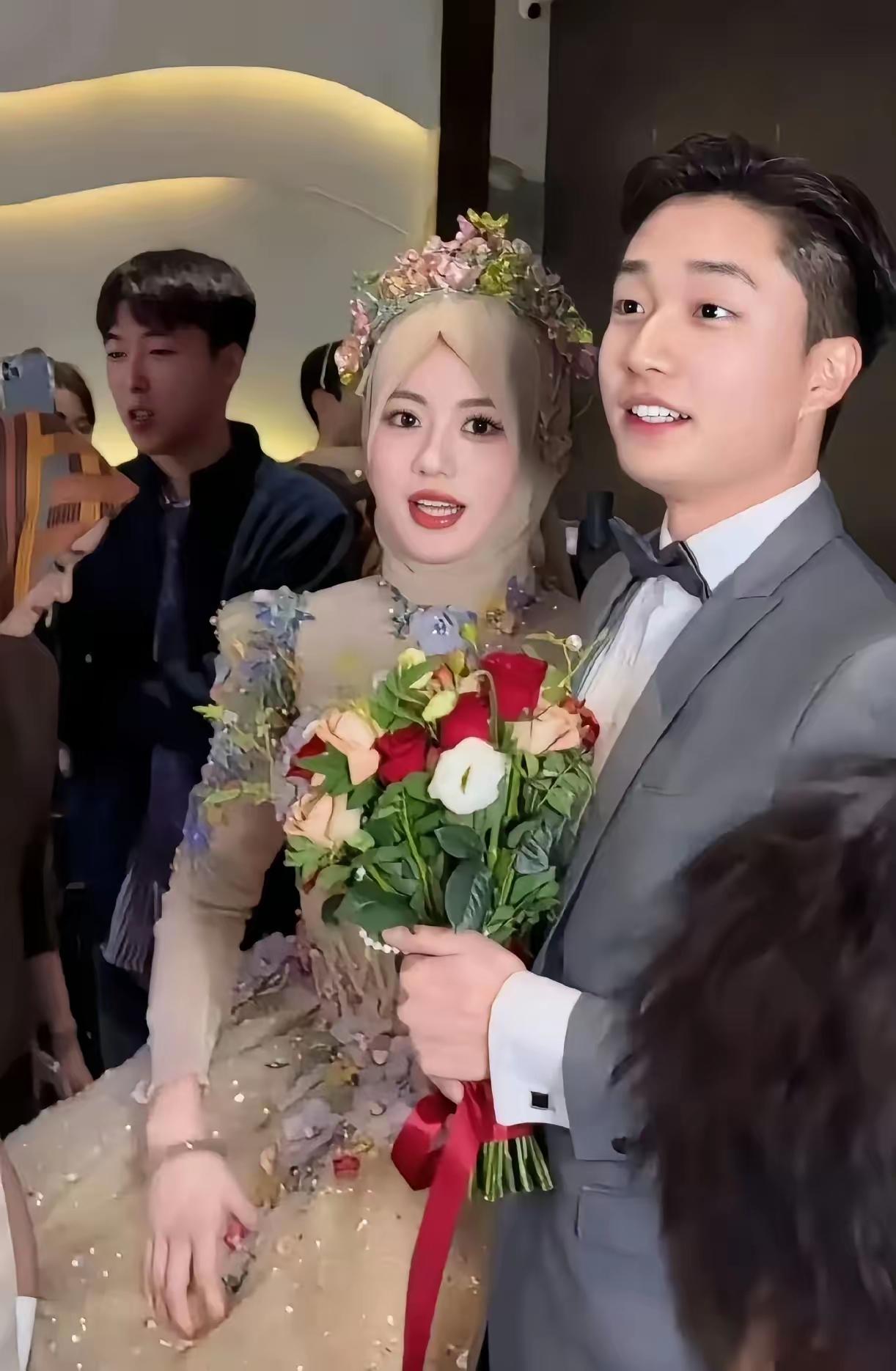 河南小伙娶甘肃姑娘的这场婚礼，直接把“小众浪漫”焊在了热搜上！打破千篇一律