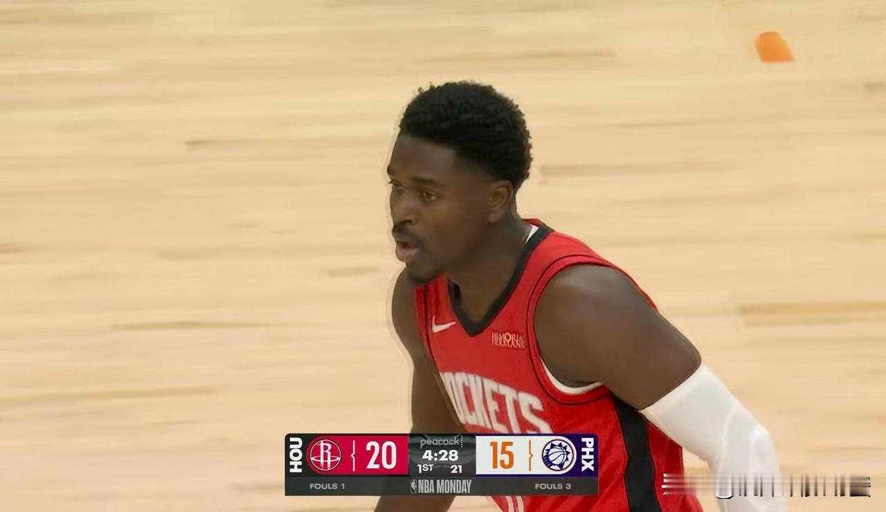 火箭悍将霍勒迪真是彻底的投疯了！在今天火箭客场挑战太阳的首节比赛中，霍勒迪大发神