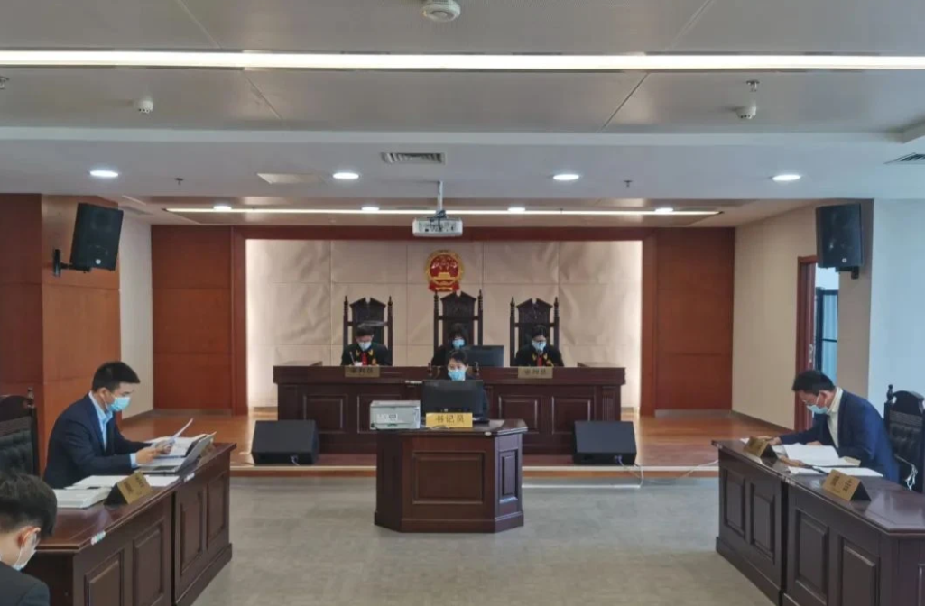 “<em>女人</em>狠起来，让你倾家荡产！广东广州，男子出轨，被妻子发现，她<em>不哭不</em>闹，只要求