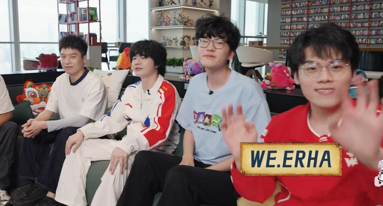 最有节目效果的是厂长是WBG现在的教练，Jiejie是WBG现在的首发打野，Cr