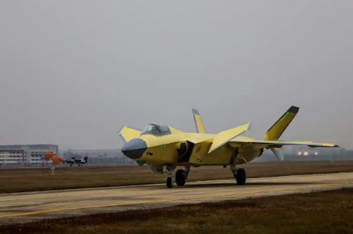 俄乌开战前，中国提前采购了约一千台发动机，西方很好奇中俄想干什么？美国智库指出，