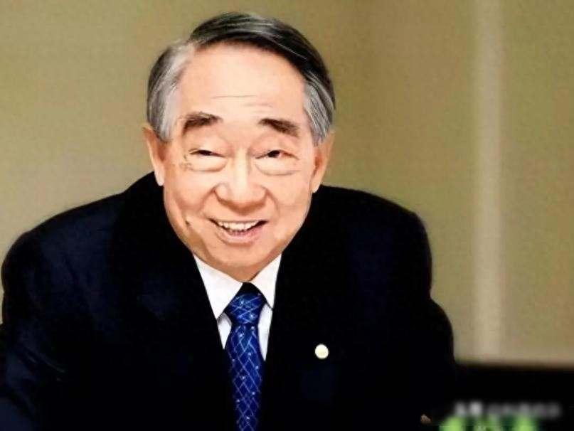 长荣海运赚大陆钱，却拒挂中国旗，如今航线瘫痪台湾方面用货船运送军购物资，结果