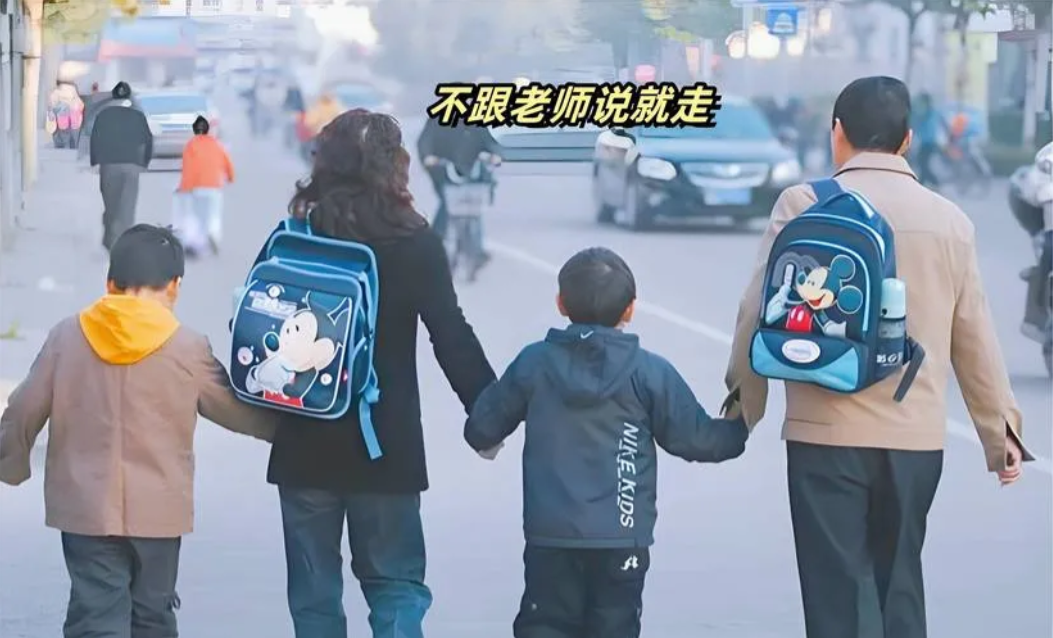 “电摩不能接，三四轮车也不行，那我俩孩子咋接送？”最近，不少家长都在为此发愁。原