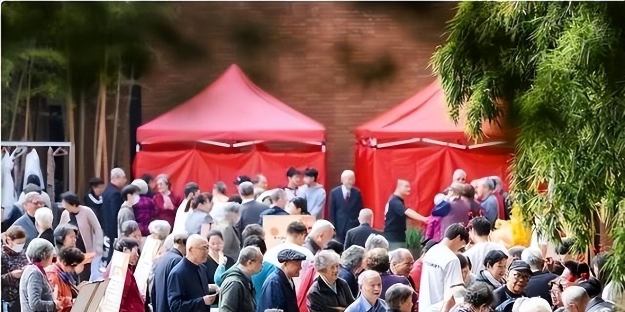 1093万人。去年中国走了这么多人。比前年少17万，但这一点不值得高兴。