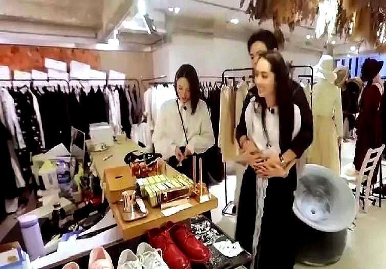 几百亿家产全砸进信托交到郭碧婷手里，亲儿子向佐只能按月领零花钱，敢躺平当场停发。