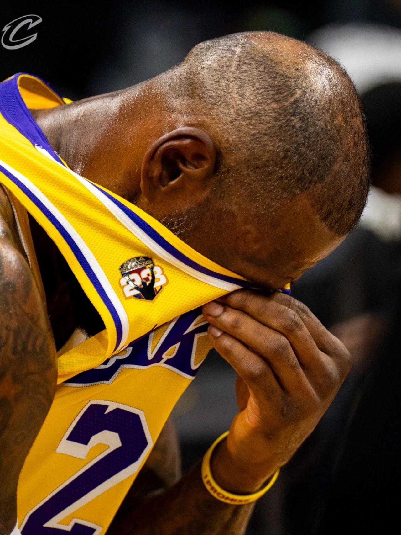 詹姆斯动情落泪，震惊湖人管理层～这老头，大概有其他想法了～41岁的詹姆斯以