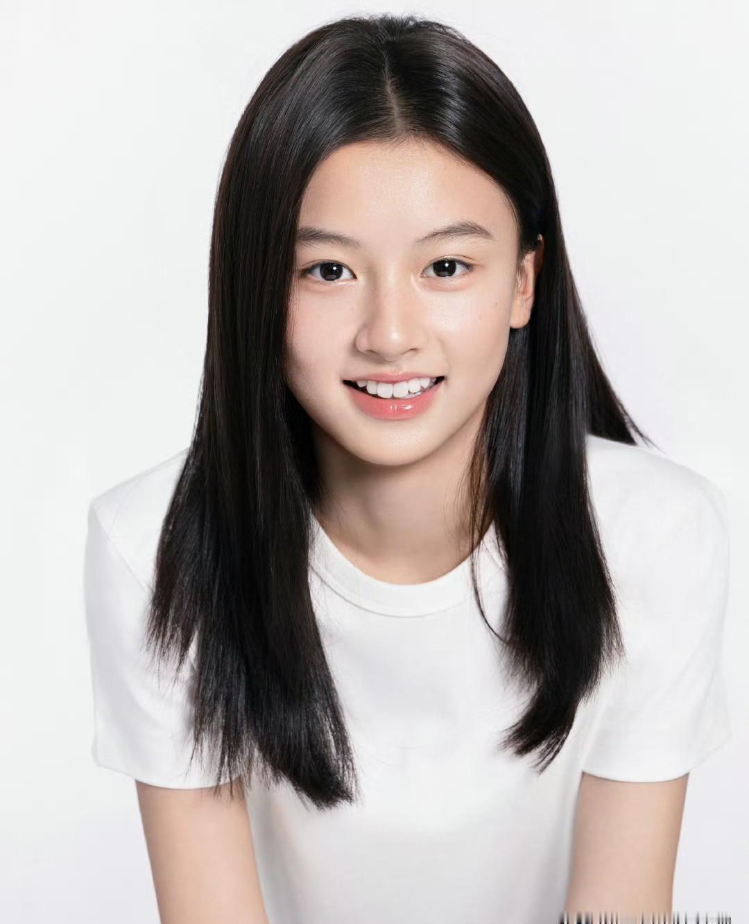 她敢拒绝于正，就凭中都文化老板和陈思诚的那顿饭。于正递来的本子是“跳板”，但陈