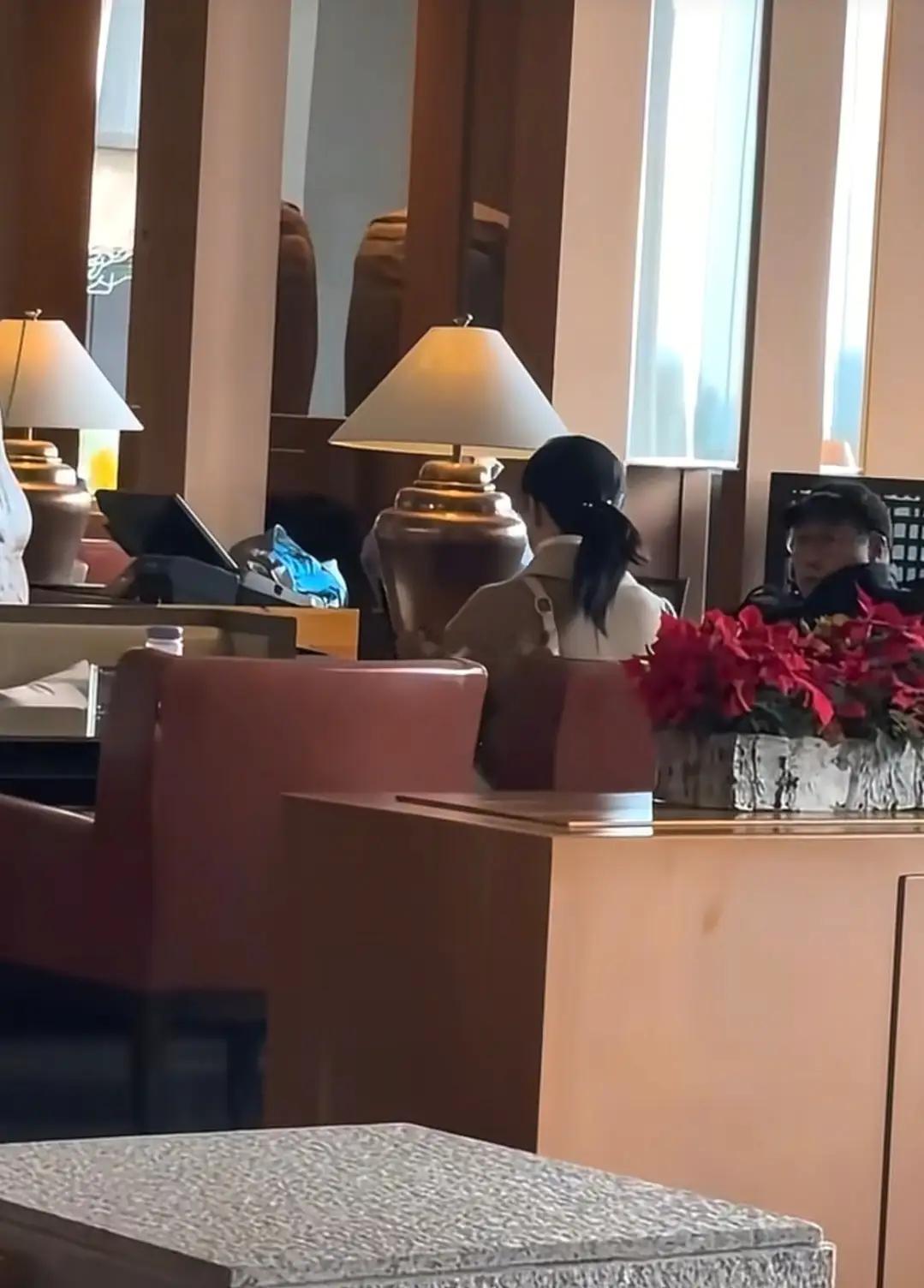 说起李英爱，相信很多人不会陌生。她是韩国国宝级演员，有“氧气美女”之称。和企业家