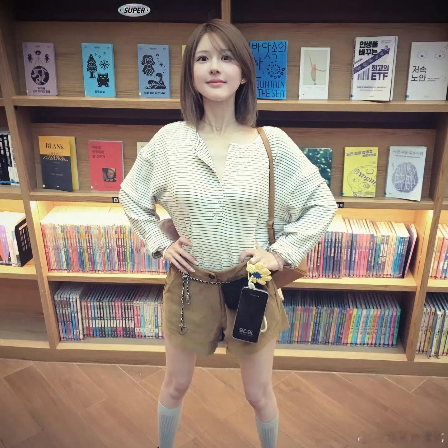 虽然拍摄角度一言难尽但露思现在状态看着挺好的​​​
