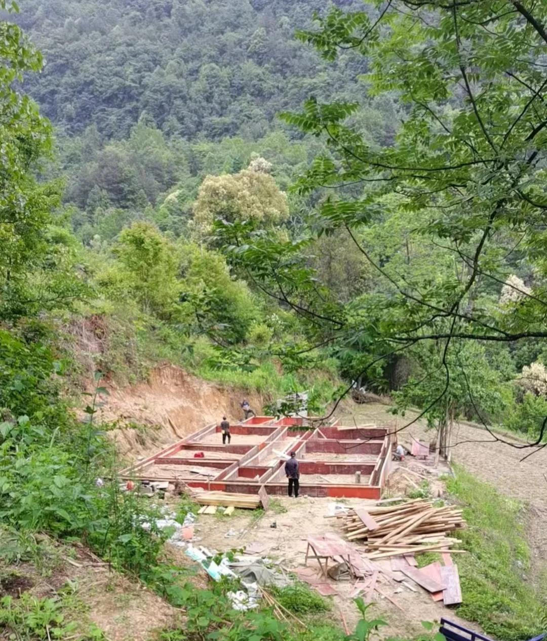 父母根本不听劝，谁劝都不听😡😡非要执意回老家建房，还说越早建房，