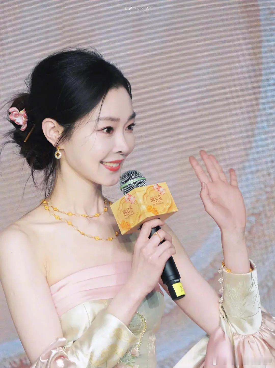 宋轶回应整容宋轶🚗馒了吗没有呢前天是妆容加滤镜问题最近一个星期的图​​​