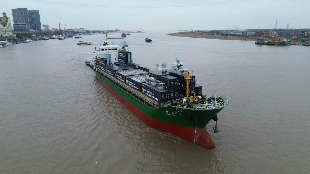 “中达79”辅助巡洋舰试航归港！铺满集装箱。船头陆盾3000、1130两个近防系