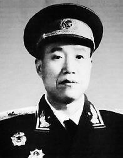 珍宝岛反击战期间，沈阳军区司令员陈锡联给前线将军肖全夫打来电话，命令他开火。肖全