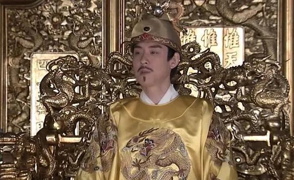 1581年，万历皇帝去给太后请安，宫女王氏上前送茶，王氏身形窈窕，清丽脱俗，环顾
