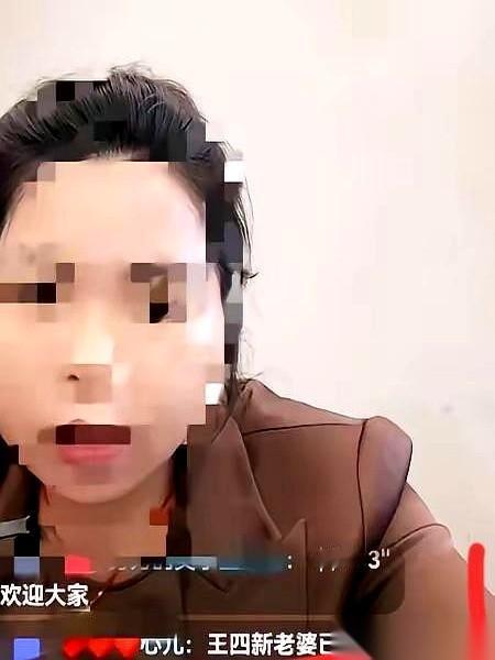 小英子正在直播，手机屏幕上的弹幕，突然换了风向。“王四新老婆出镜了！”“王四
