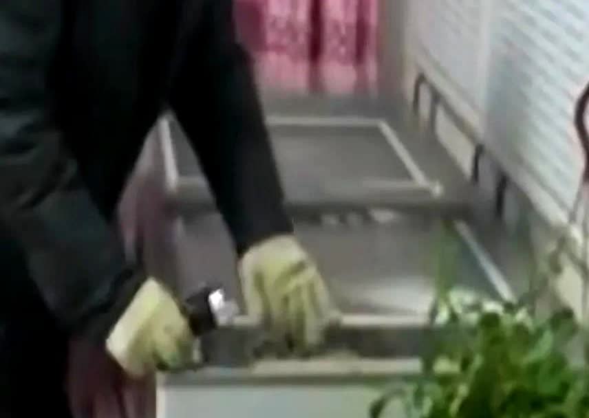 江苏苏州一新婚女子为了打赏喜欢的男主播，残忍的杀害自己的丈夫，并且藏尸一年多，期