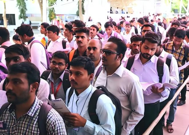 特朗普看穿了莫迪，也看穿了印度，印度人不停地生孩子，然后往加拿大和美国移民，抢工