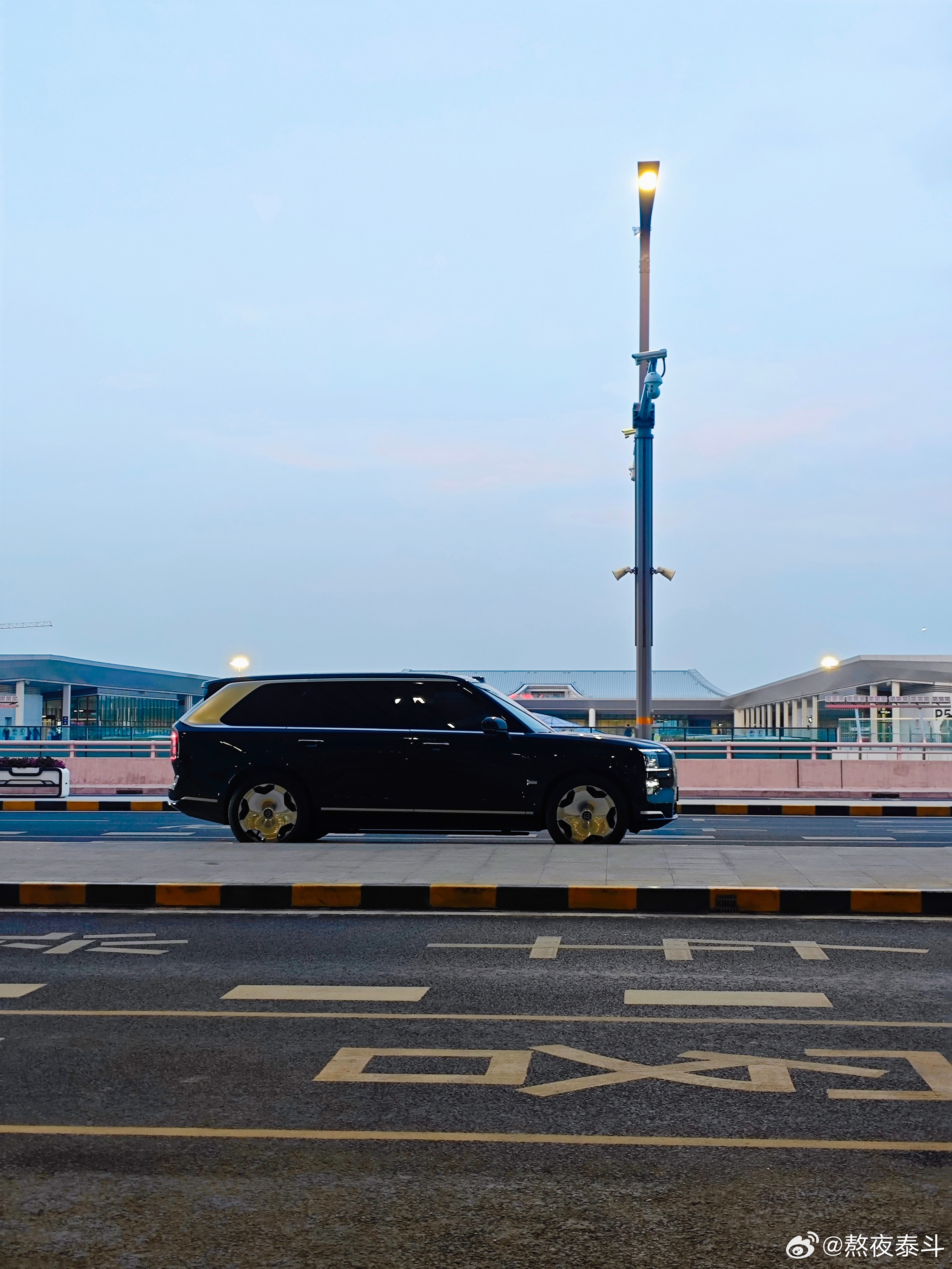 很久没这么早回来了，一出机场就看见9X，体验完8X，穿越回来坐上7X。咸阳·西