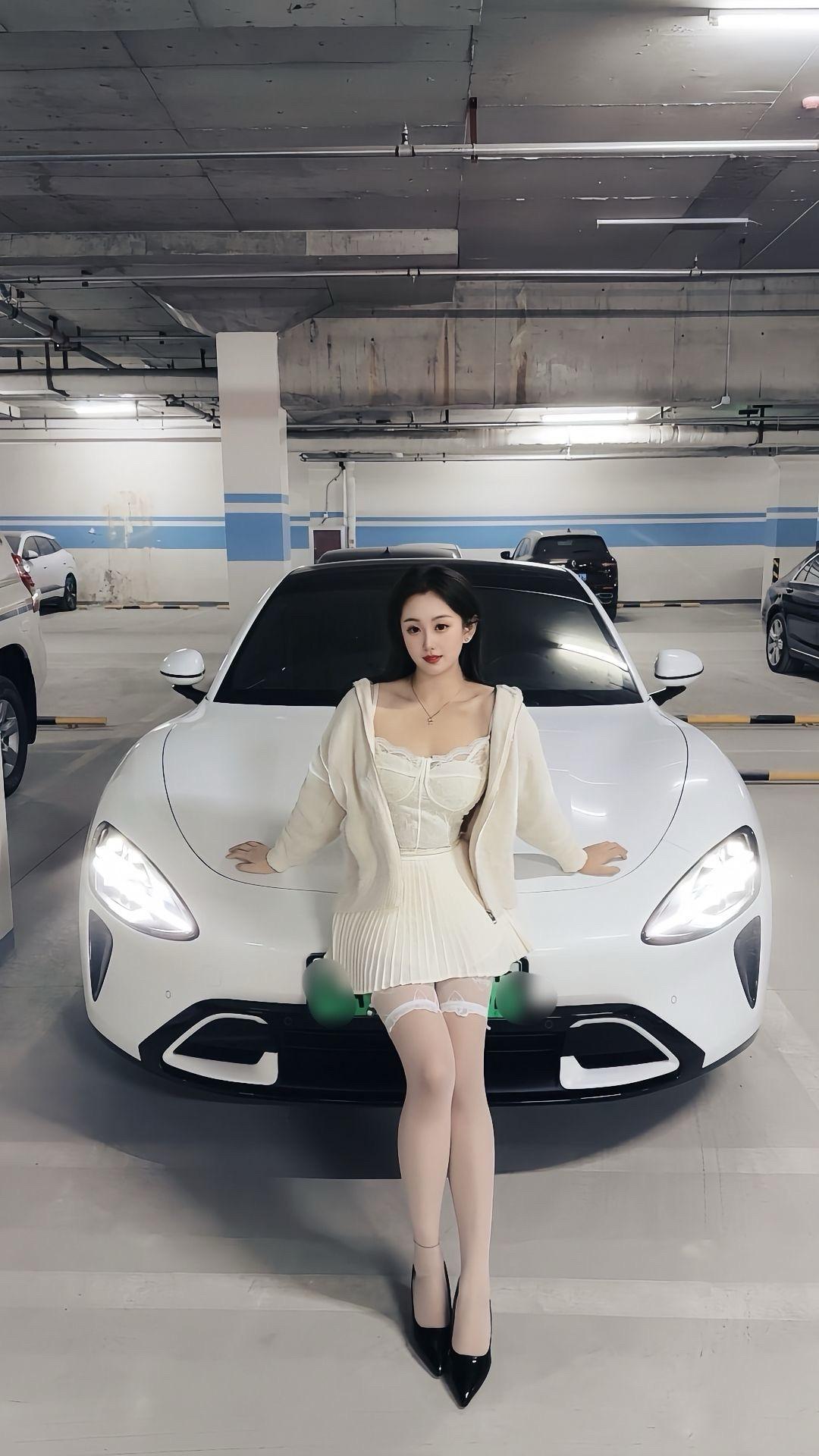 白色SU7也蛮好看的