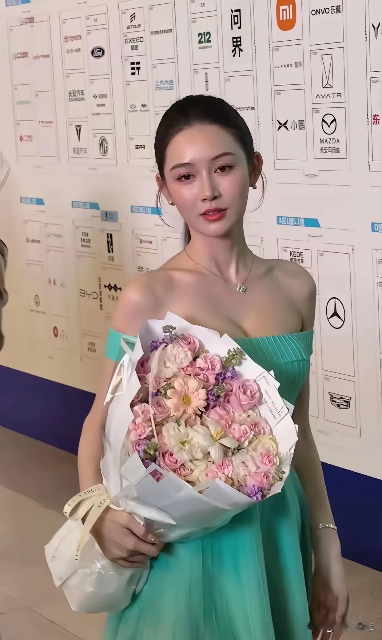 你认为结婚时应该要彩礼吗?女人在选择男人时在意外貌吗你觉得什么样的女人最优雅