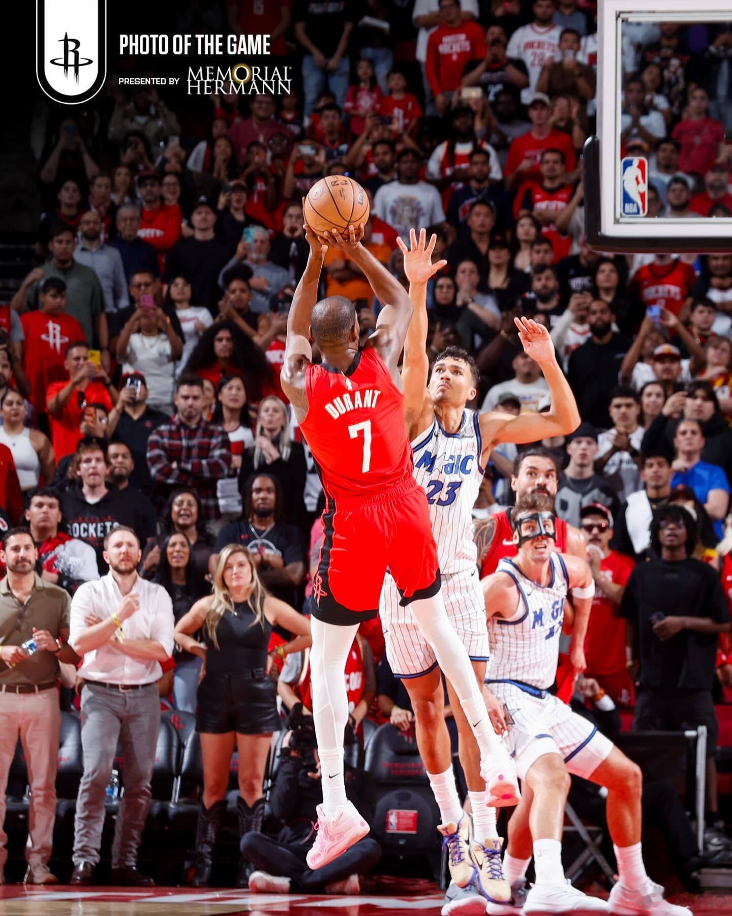 在NBA历史上，仅有过11支球队能在整个赛季保持四成以上的三分命中率🎯赛季至今