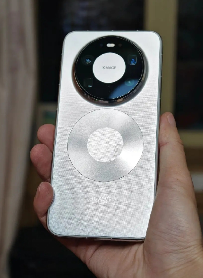 华为mate80没有磁吸被吐槽？华为mate80发布后，这些喷子们又开始蠢蠢欲