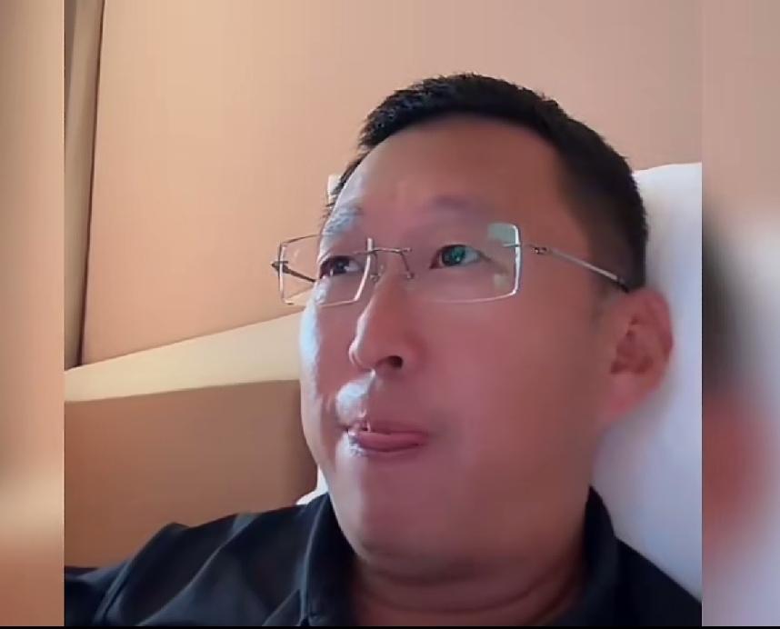 班尼，不经意间透露出“老二”吕孟洋的年收入——起码入账200个W，超越99%国人