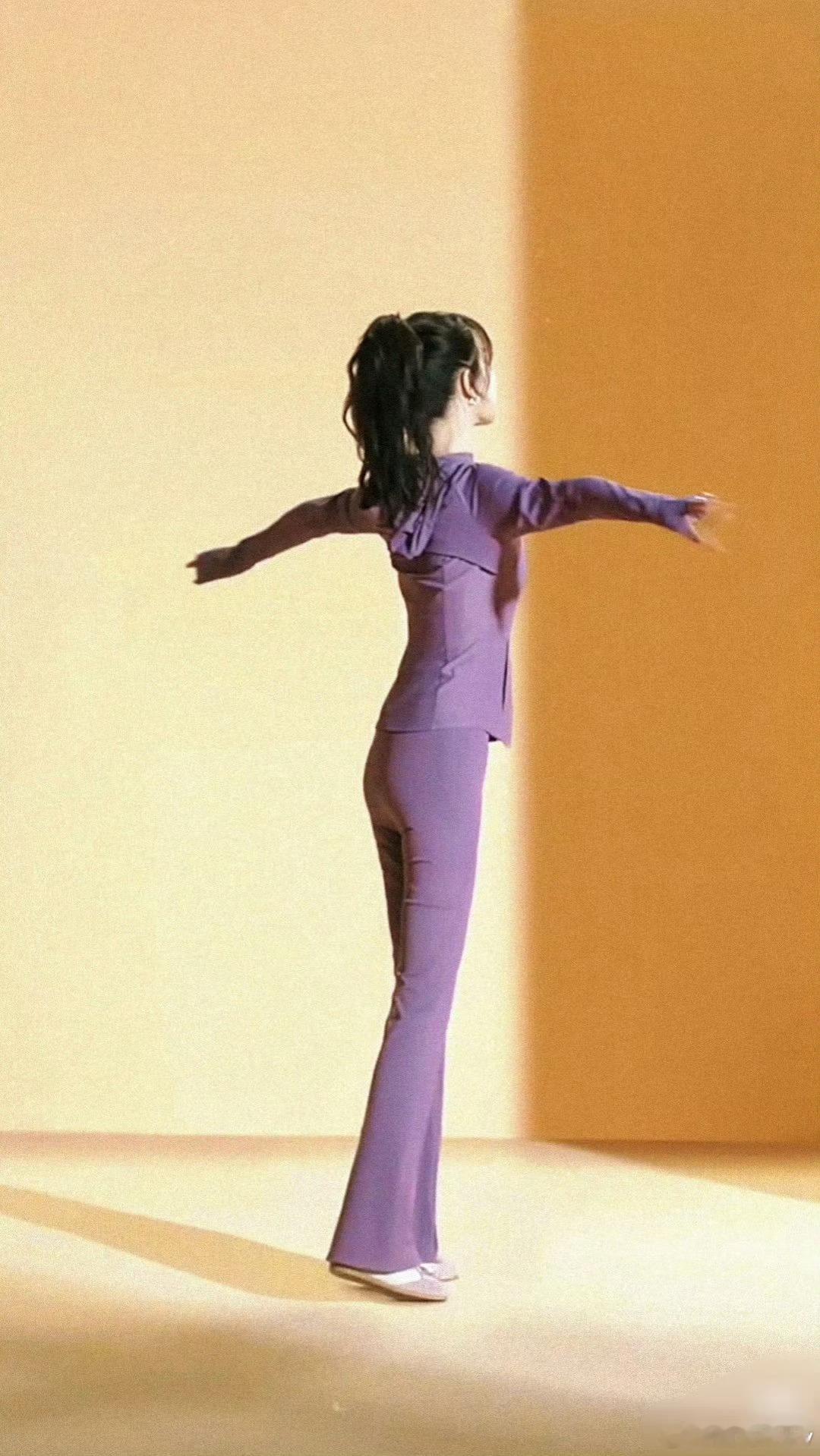 薄薄一片，看着夏雪一年年长大变成这个样子，养成系的快乐谁懂