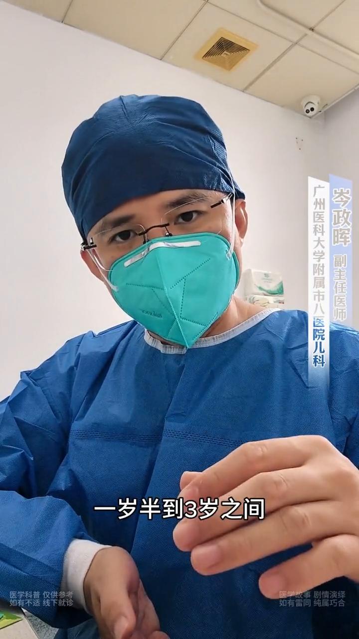 宝宝腿不直？这几个做法很关键！今天有个家长慌慌张张找到我，跟我说他的孩子8个月