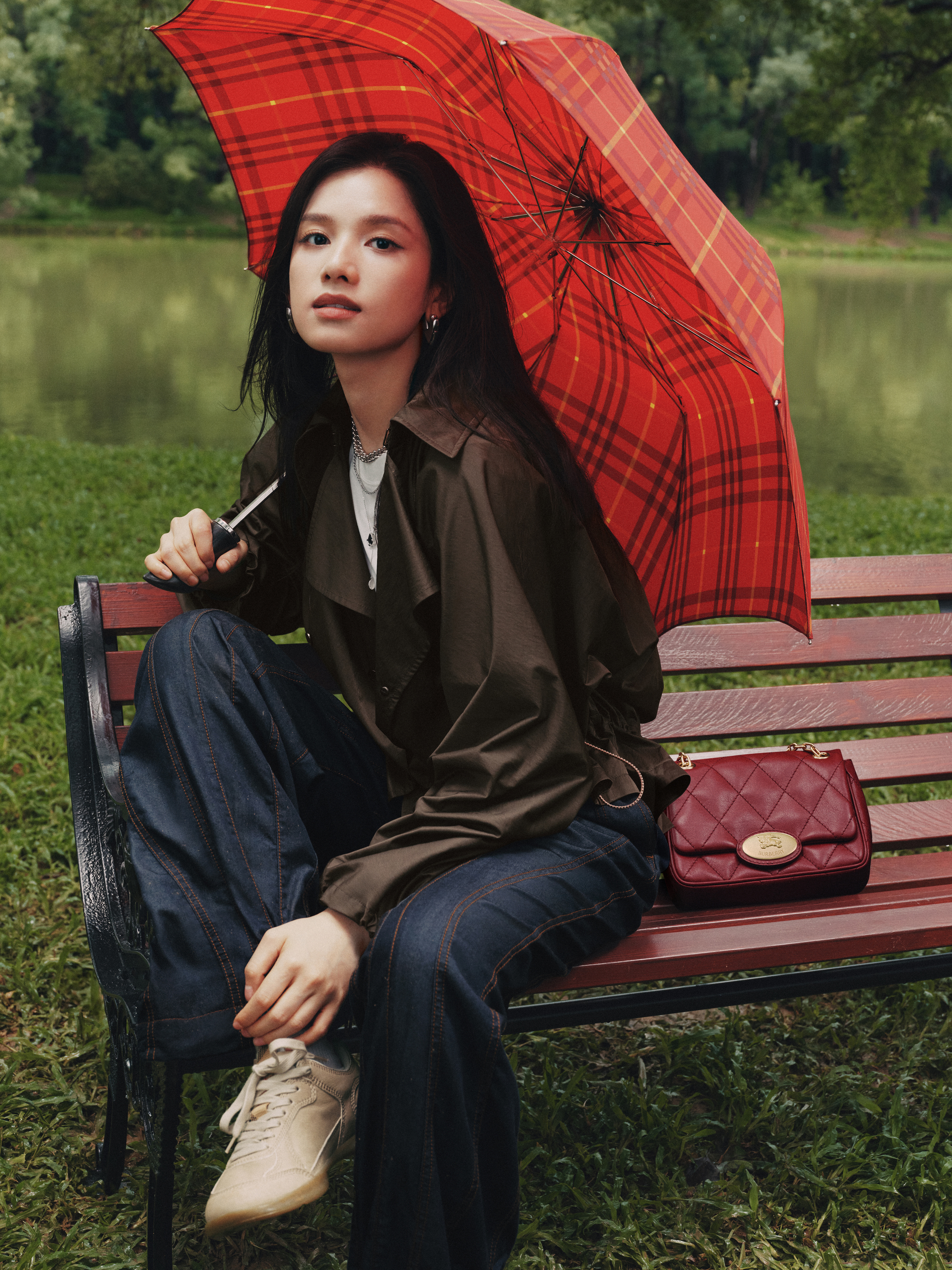 品牌大使张婧仪出镜Burberry七夕广告！收获她在Burberry的第三支广告