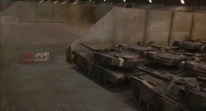 澳大利亚援助乌克兰武装部队的49辆M1AI“艾布拉姆斯”坦克已经运抵乌克兰，当地