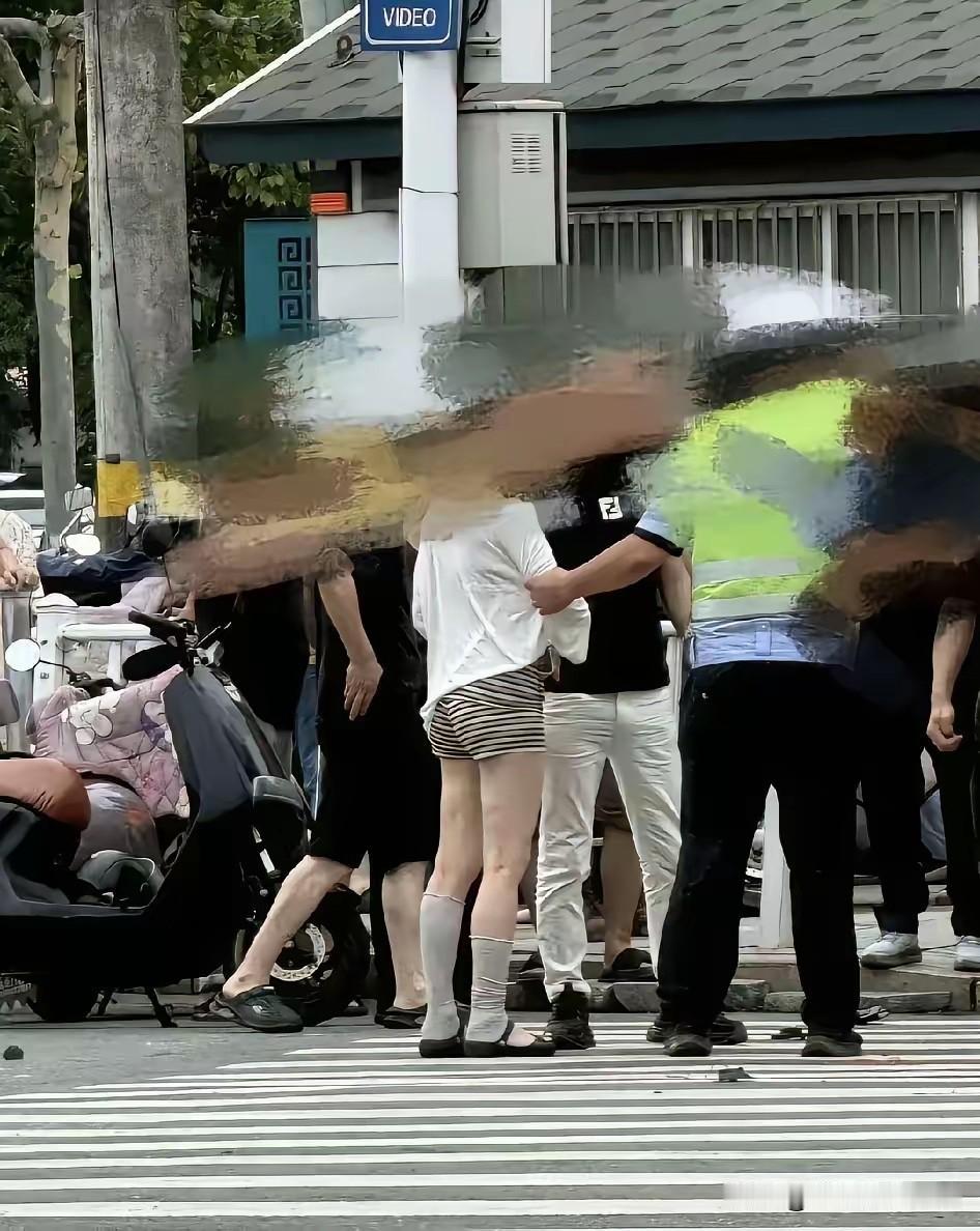 安徽广德女司机车祸，直接带走2个孩子，一个10岁，一个3岁。孩子母亲现在重症监护