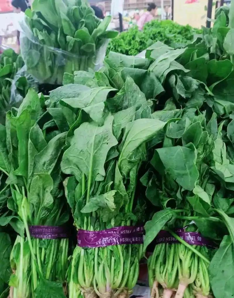话说近期青菜价格也涨的太快了吧？感觉已经快吃不起青菜了！今个去楼下超市买菜，
